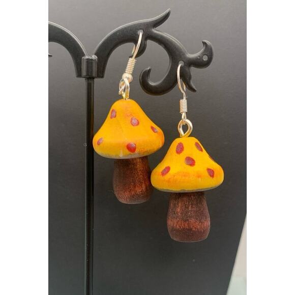 Cute Wooden Hand Painted Mushroom Earrings Boho 70’s Hippie - Picture 1 of 4